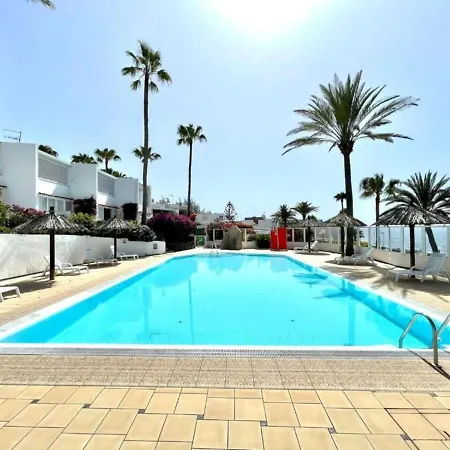 Cozy One Bedroom With Sea View, Pool, Wifi, Ac, Appartamento