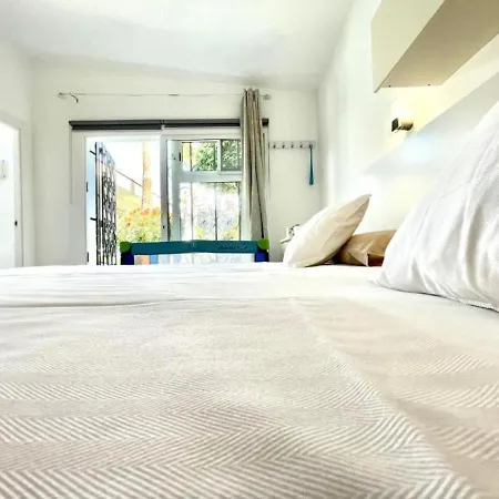 Cozy One Bedroom With Sea View, Pool, Wifi, Ac, Apartment