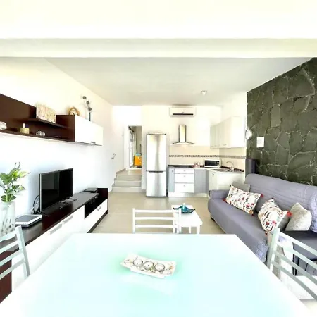 Cozy One Bedroom With Sea View, Pool, Wifi, Ac,
